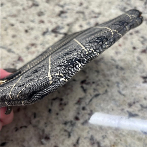 Dooney & Bourke Black Wristlet Card Holder EUC - Picture 6 of 9